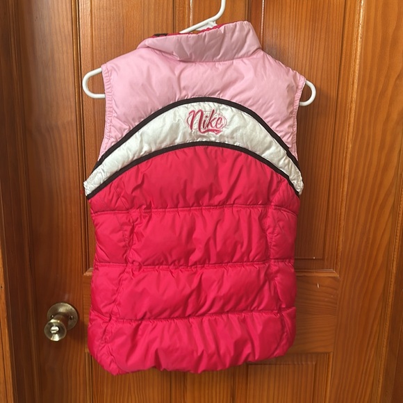 Girls Nike pink puffer vest size XL - Picture 3 of 3